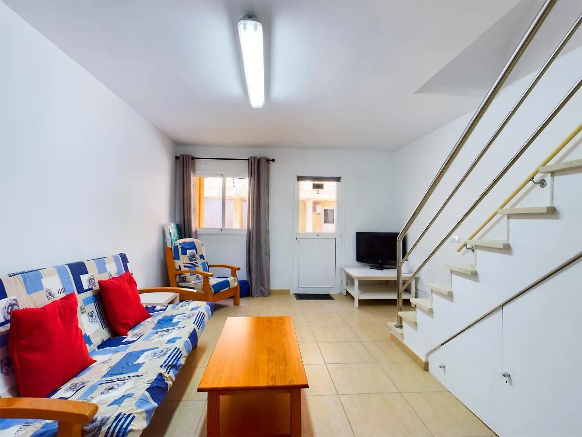 Modern 3 Bedroom House With Large Pool And Fast Internet, 100Ft From The Sea - Sleeps 6 Caleta De Fuste