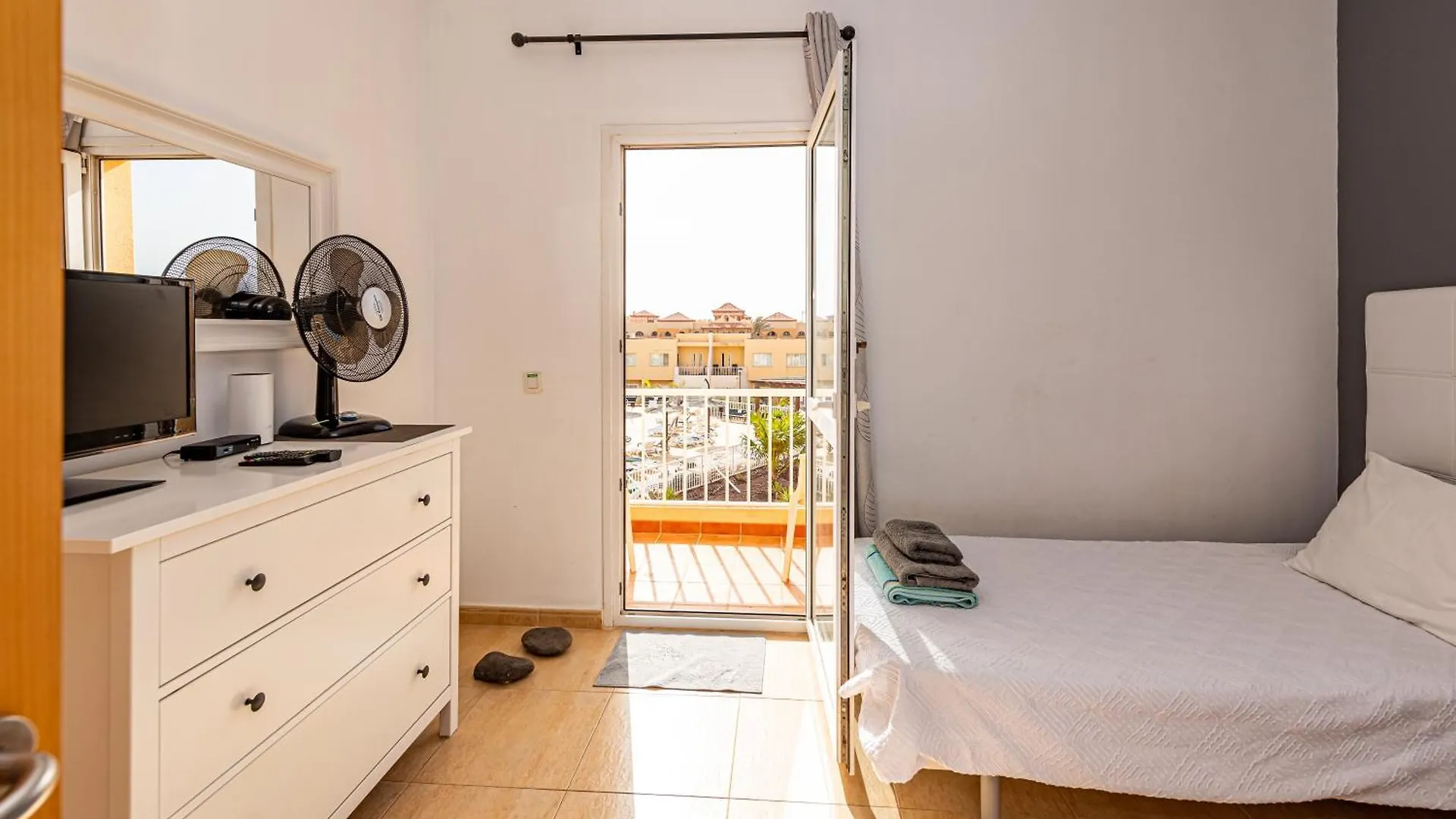 Holiday home Modern 3 Bedroom House With Large Pool And Fast Internet, 100Ft From The Sea - Sleeps 6 Caleta De Fuste