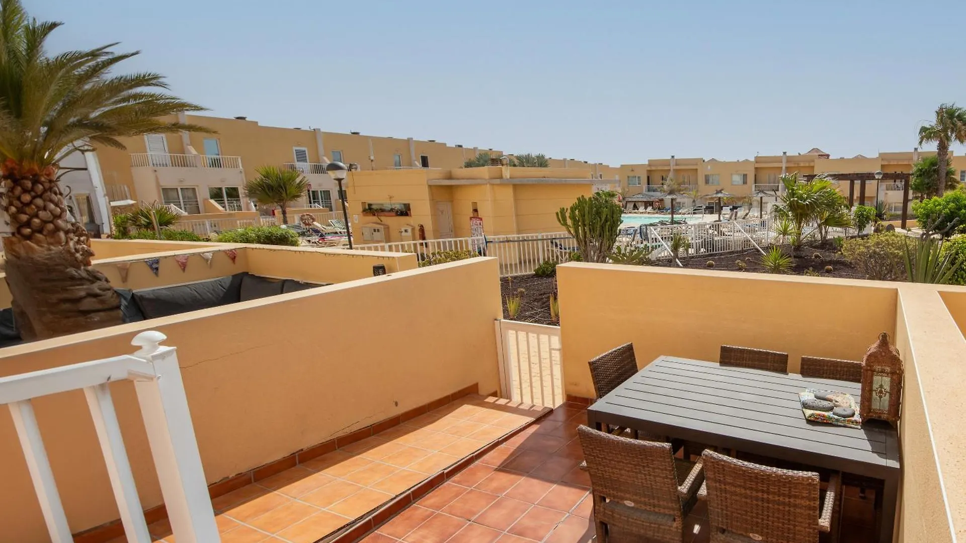 Modern 3 Bedroom House With Large Pool And Fast Internet, 100Ft From The Sea - Sleeps 6 Caleta De Fuste Spain