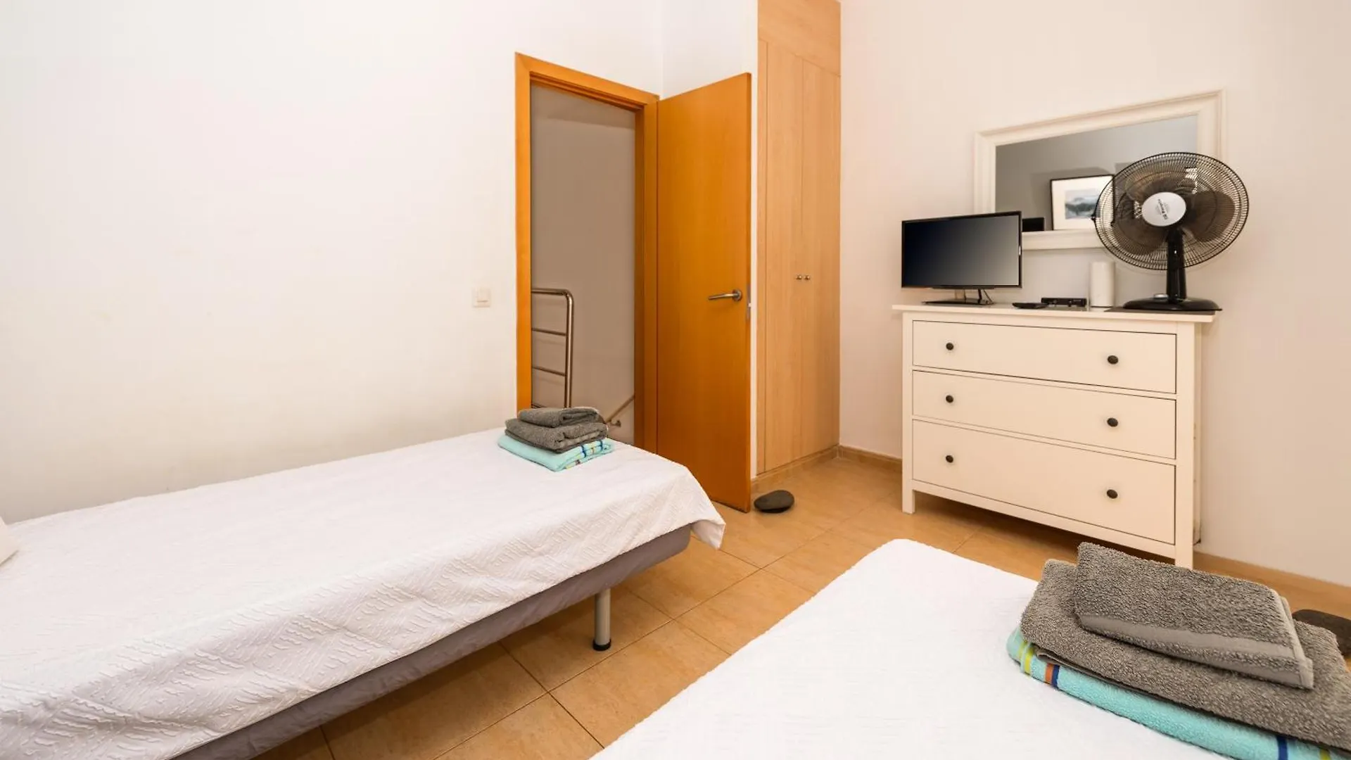 Modern 3 Bedroom House With Large Pool And Fast Internet, 100Ft From The Sea - Sleeps 6 Caleta De Fuste 0*,  Spanyolország