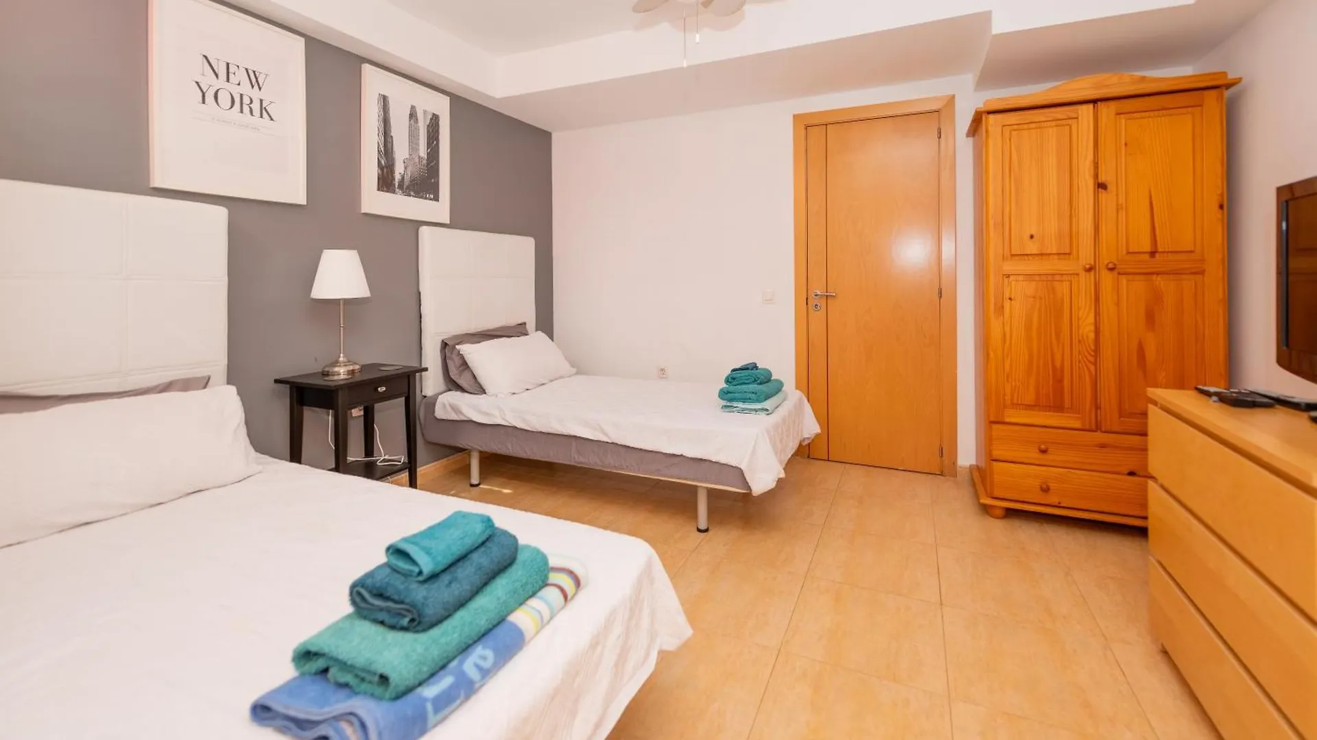 Holiday home Modern 3 Bedroom House With Large Pool And Fast Internet, 100Ft From The Sea - Sleeps 6 Caleta De Fuste Spain
