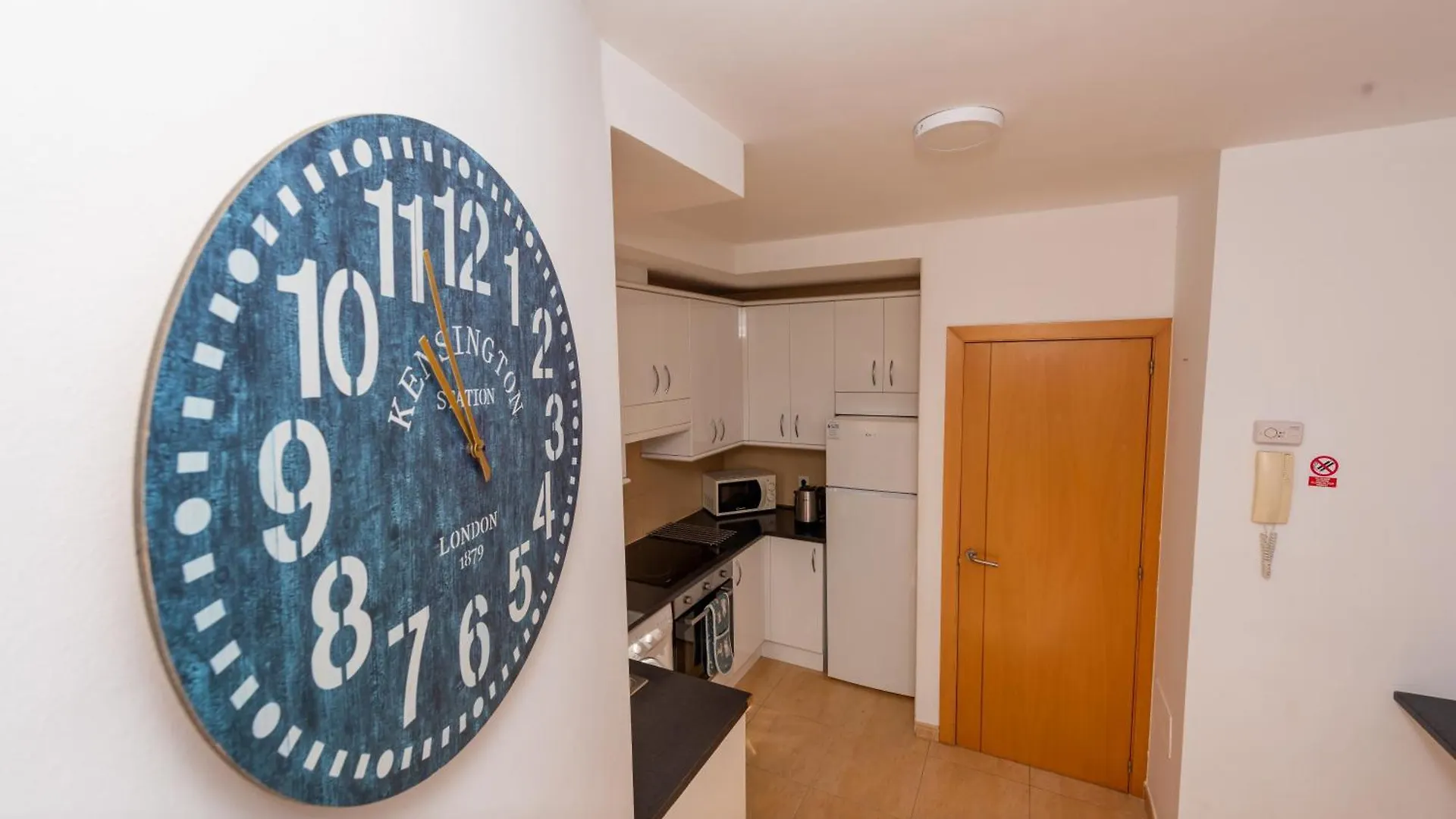 Modern 3 Bedroom House With Large Pool And Fast Internet, 100Ft From The Sea - Sleeps 6 Caleta De Fuste Holiday home