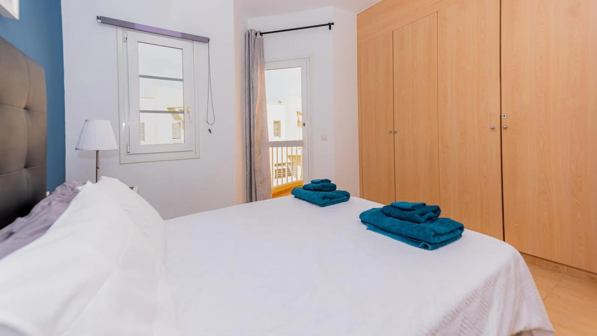 Modern 3 Bedroom House With Large Pool And Fast Internet, 100Ft From The Sea - Sleeps 6 Caleta De Fuste Holiday home