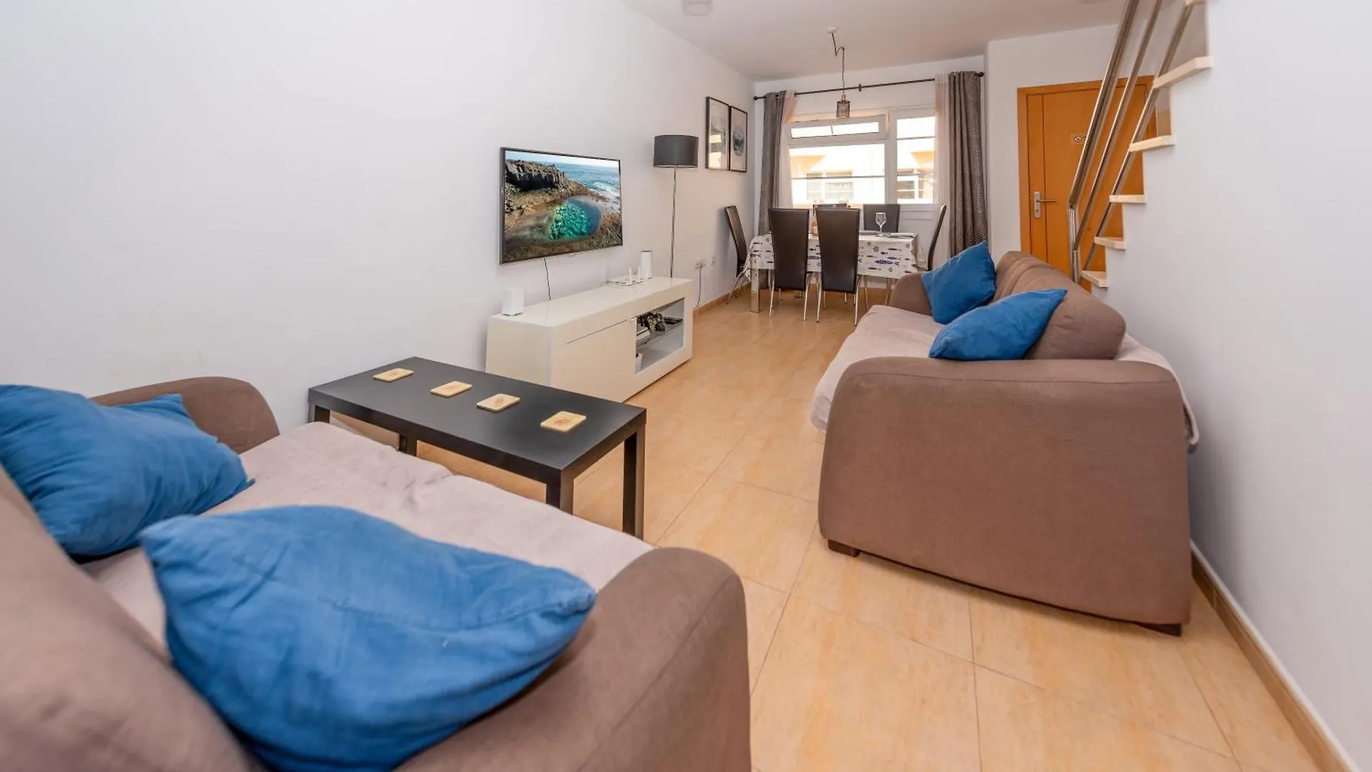 Nyaraló Modern 3 Bedroom House With Large Pool And Fast Internet, 100Ft From The Sea - Sleeps 6 Caleta De Fuste