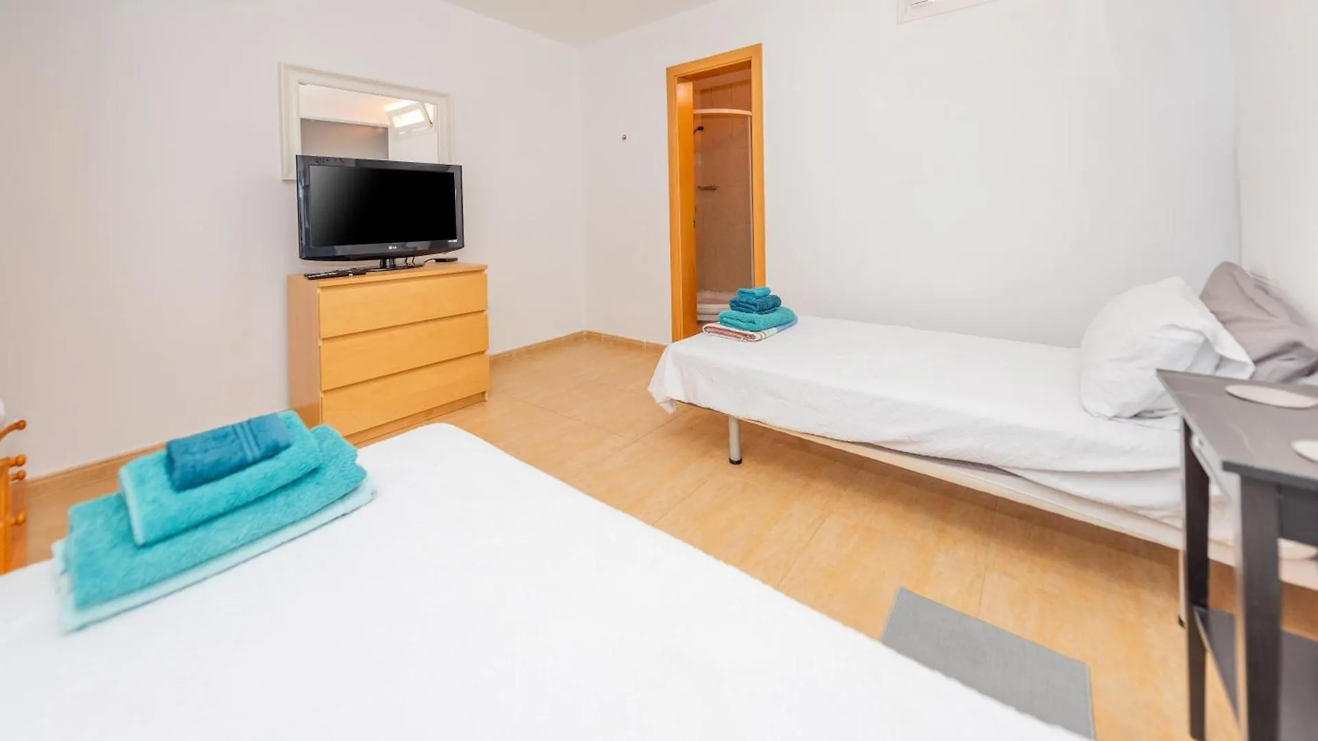 Modern 3 Bedroom House With Large Pool And Fast Internet, 100Ft From The Sea - Sleeps 6 Caleta De Fuste