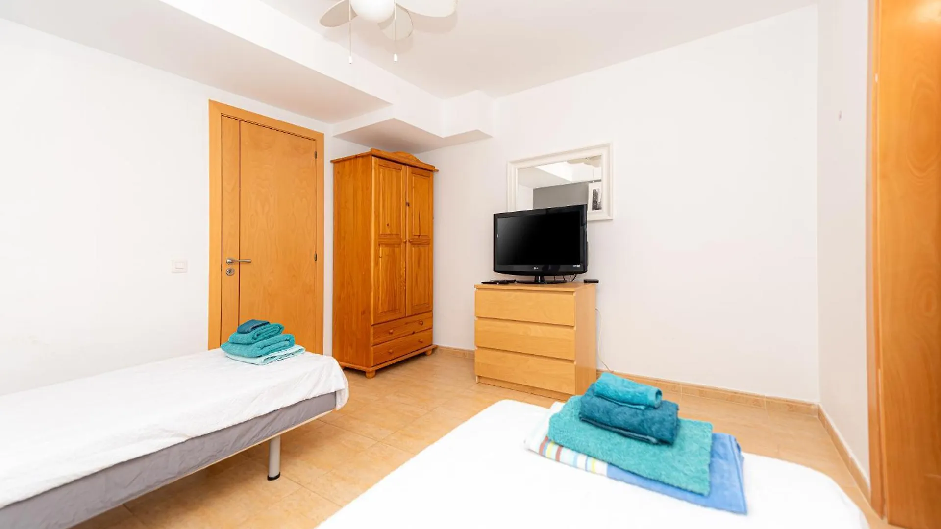 Modern 3 Bedroom House With Large Pool And Fast Internet, 100Ft From The Sea - Sleeps 6 Caleta De Fuste Holiday home